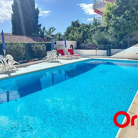 Splendide 2 Pieces Climatise Avec Piscine Et Garage Prive - Fr-1-647-6 Apartment